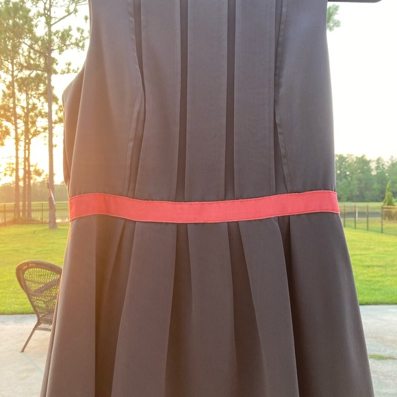 JESSICA SIMPSON Grey & Coral Pleated Dress - Picture 5 of 6